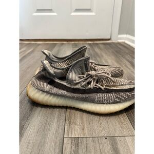 Yeezy 350 v2 zyon